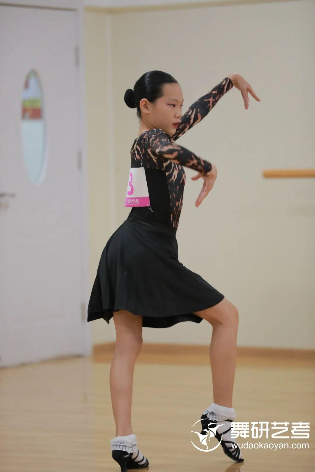 od体育在线-阿尔巴尼亚女足选手在比赛中斗志昂扬